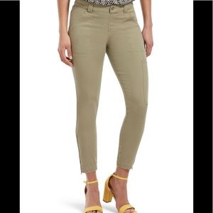 HUE 3-Pocket Cargo Twill Skimmer Stretch Pants